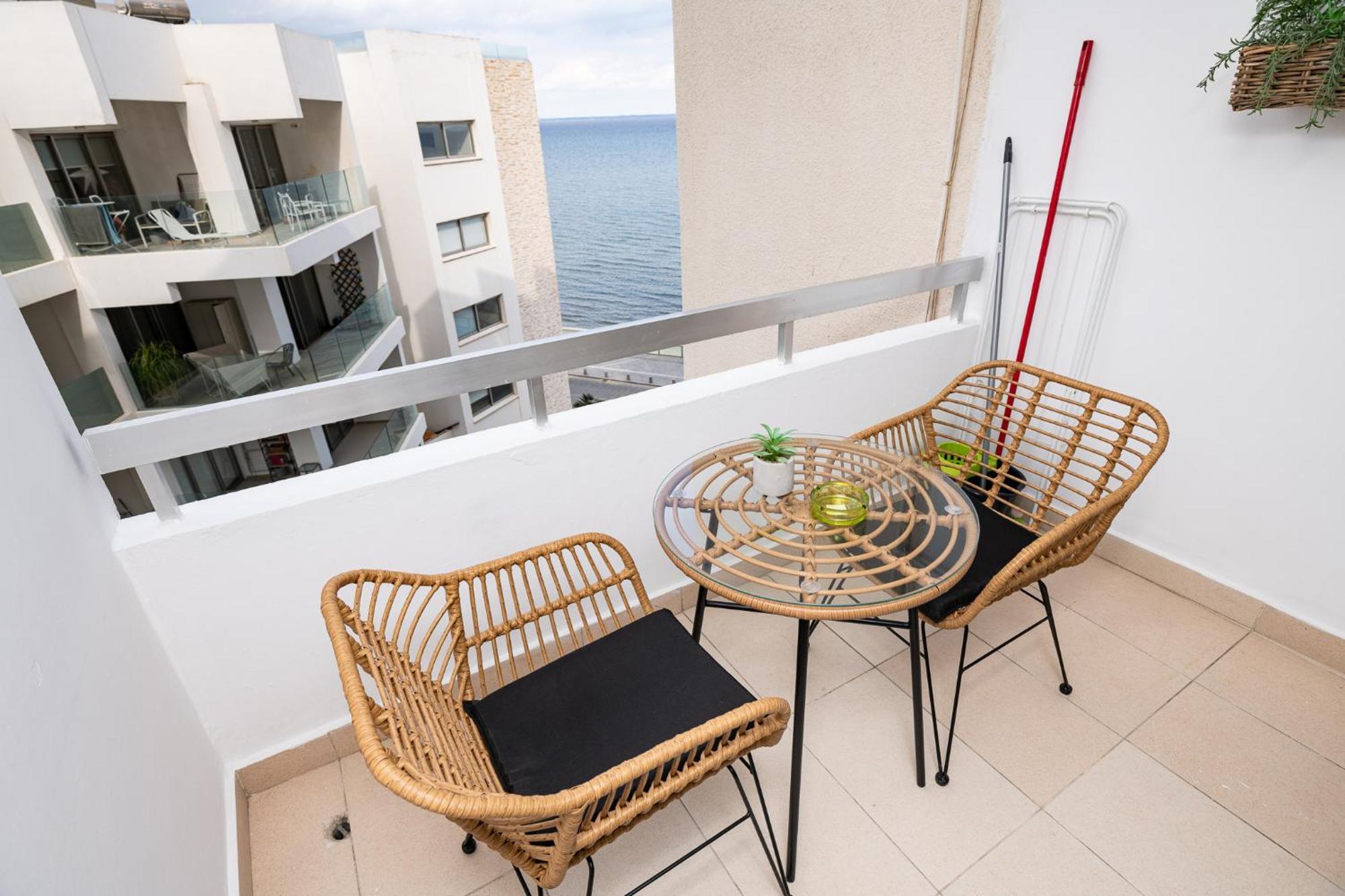 Lazuli Beach & Pool Apartment 501 Ларнака Экстерьер фото