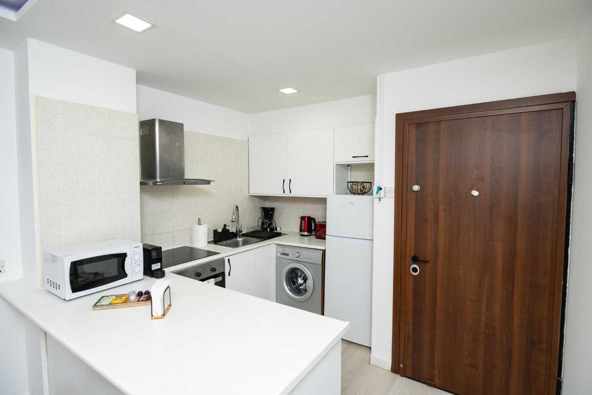 Lazuli Beach & Pool Apartment 501 Ларнака Экстерьер фото