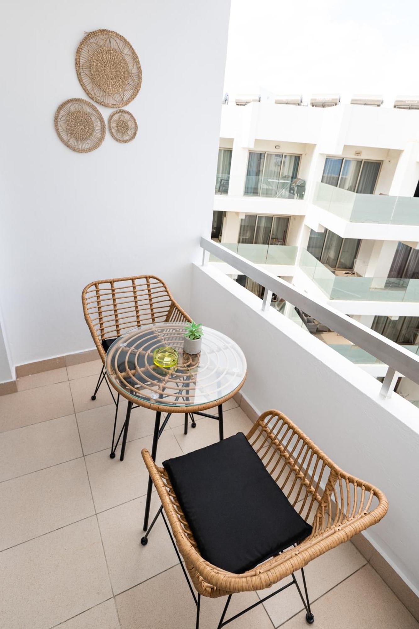 Lazuli Beach & Pool Apartment 501 Ларнака Экстерьер фото